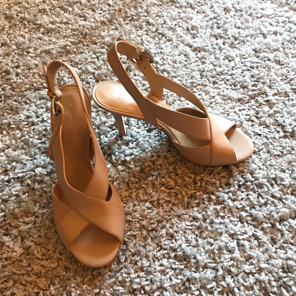🎉Price Drop!🎉 NEVER WORN Michael Kors Heels